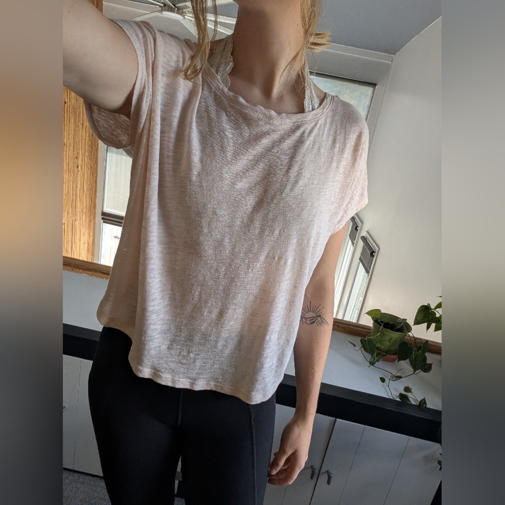 🎉SALE🎉 Light Pink Athleta Boxy Crop Top